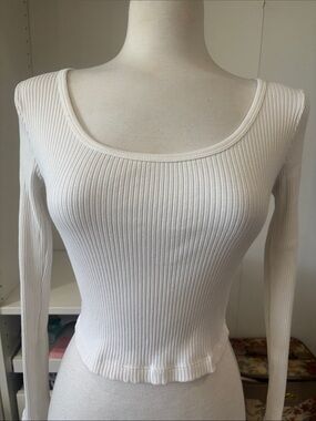 Uniqlo White Ribbed Long Sleeve Scoop Neck Top